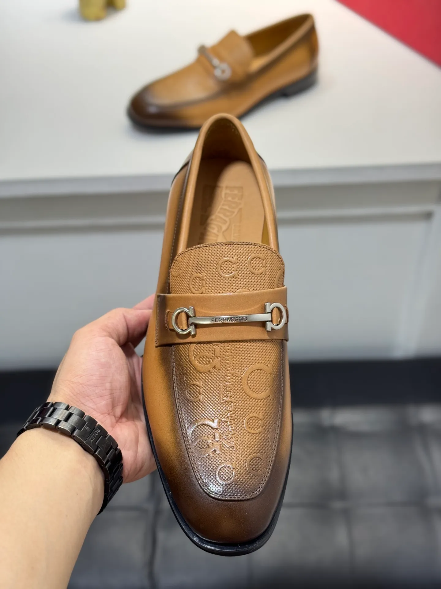 Men's shoes 💰460 Ferragamo [Ferragamo] top imported suit men's shoes 💯Original copy of the official website, product materials: selected imported embossed calfskin + luxury hardware buckle accessories ~ imported water-dyed cow 🐂 leather lining. Strong three-dimensional visual effect, original combination outsole, multiple colors available😘 Size: 39-44 (38.45.46.47 customized YS)